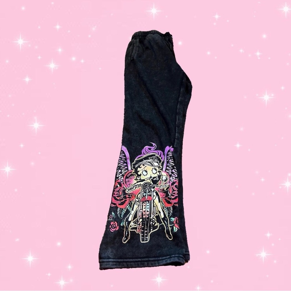 Black Betty Boop motorcycle print sweatpants!